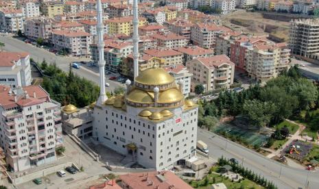 Masjid Baru Esertepe telah menjadi ikon baru untuk Kecioren, Ankara, Turki. 