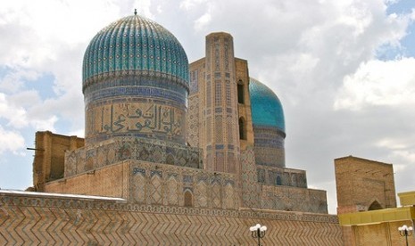 Masjid Bibi Khanym di Samarkand, Uzbekistan.