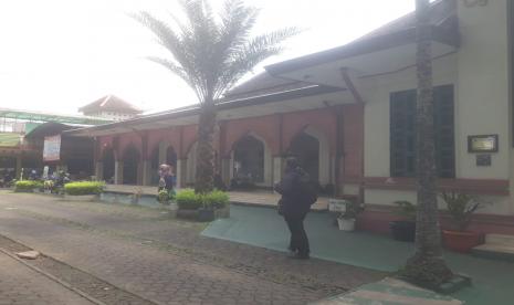 Melacak Jejak Sejarah Masjid Cipaganti Bandung. Masjid Cipaganti yang berdiri pada 1933 di Jalan Cipaganti, Kota Bandung menjadi salah satu bangunan cagar budaya yang masih berfungsi dengan baik sebagai tempat ibadah.