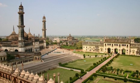 Masjid dan istana Bara Imambara, Lucknow, India