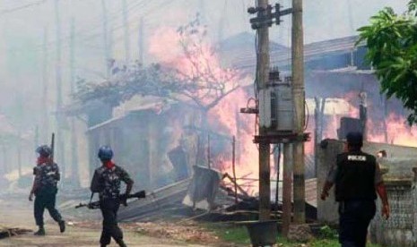 Masjid dan rumah penduduk Muslim Rohingya terus dibakar