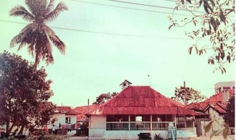 Jejak Masjid-Masjid Singapura yang Hilang Tergerus Zaman. Foto: Masjid di Kampung Hajijah, Singapura, sekitar tahun 1986. 