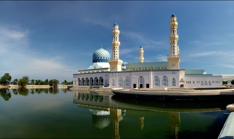 Pemerintah Sabah Mulai Izinkan Berkegiatan di Masjid. Foto: Masjid di Kinabalu, Sabah, Malaysia