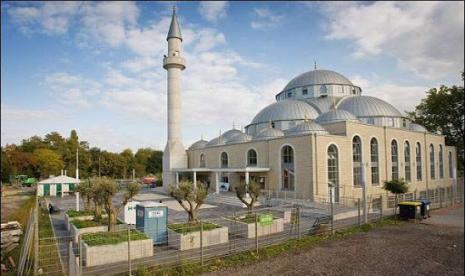 Jerman akan Dirikan Klinik Vaksinasi di Tempat Ibadah. Foto:   Masjid di Kota Duisburg bagian Barat Jerman.