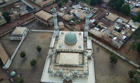 Masjid di Kota Ngaoundere Kamerun, yang mendapatkan sentuhan arsitektur Ottoman.