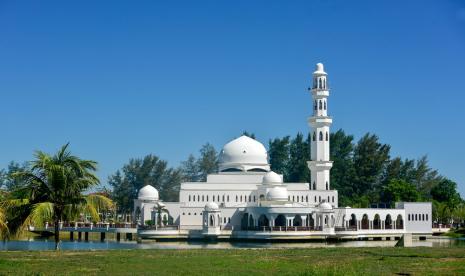 Status Agamanya Dipertanyakan, Wanita Ini Diperiksa. Foto ilustrasi:    Masjid di Kuala Terangganu, Batu Pahat, Johor. (ilustrasi)