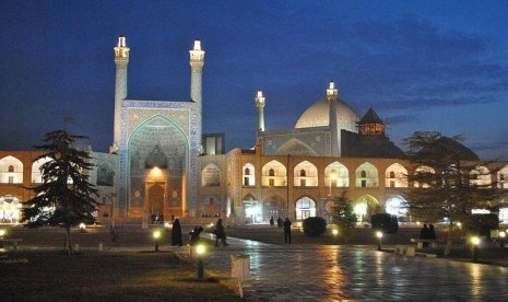 Masjid e-Shah di Isfahan, Iran, merupakan salah satu bukti puncak kegemilangan arsitektur Safawi.