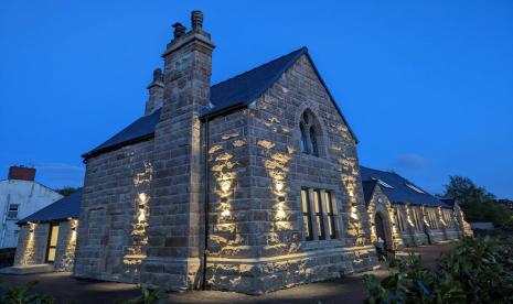 Masjid-e-Taqwa yang berlokasi di Pleckgate Road, Blackburn, Inggris.