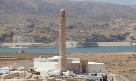 Restorasi Masjid Berusia 612 Tahun di Turki Hampir Selesai. Masjid Er Rizk di distrik Hasankeyf, tenggara Turki Batman, saat ini sedang direnovasi karena dilakukan relokasi. Masjid yang berusia 612 tahun ini dipindahkan dari lokasi aslinya karena ada pembangunan Bendungan Ilisu dan pembangkit listrik tenaga air.