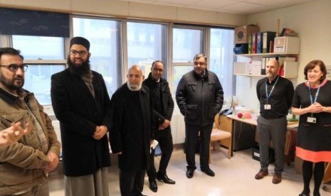 Masjid di London Donasikan Rp 195 Juta ke RS Anak. Masjid Harrow Central mendonasikan 11 poundsterling atau sekitar Rp 195 juta kepada London North West Healthcare Charity dan para staf di Rumah Sakit Chaucer Ward of Northwick Park di London, Inggris.