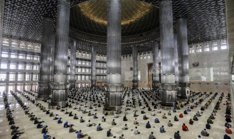 Masjid Istiqlal. Kapasitas jamaah di Masjid Istiqlal pada shalat tarawih selama Ramadhan 1443 H tidak akan dibatasi.