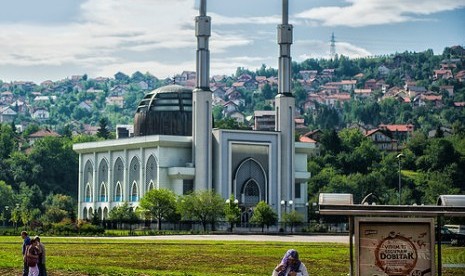 Masjid Istiqlal (Masjid Soeharto) di Srajevo.