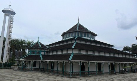 Masjid Jami Adji Amir Hasanudin.