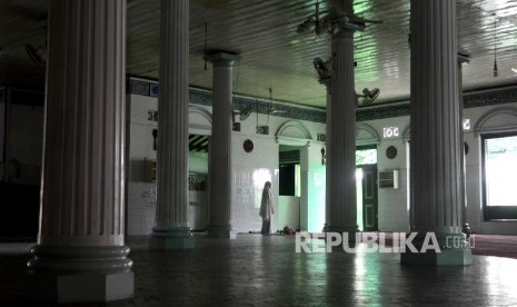 Masjid Jami Annawier atau Masjid 33 tiang Pekojan