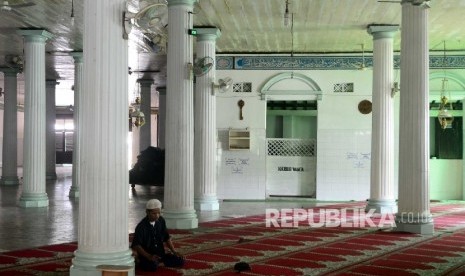 Masjid Jami Annawier atau Masjid 33 tiang Pekojan