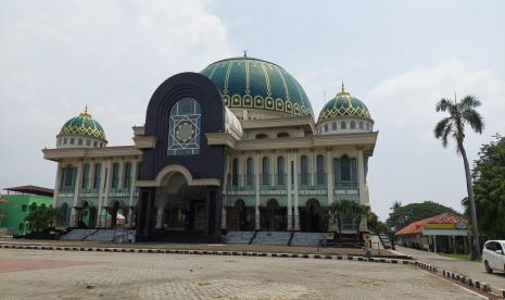 Masjid Jami Attaqwa yang berada di dalam Pondok Pesantren Attaqwa Putra di Kampung Ujung Harapan, Kelurahan Bahagia, Kecamatan Babelan, Kabupaten Bekasi. Kegiatan Ramadha di Pesantren Attaqwa Bekasi sangat bervariatif 