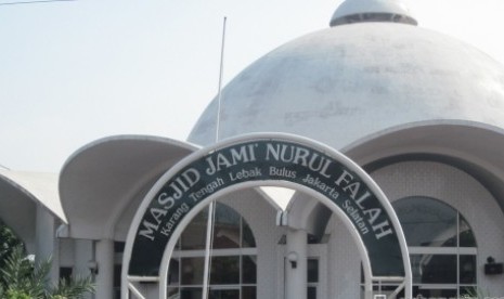 Masjid Jami' Nurul Falah Kubah Keong di Karang Tengah, Jakarta Selatan.