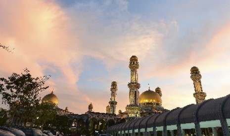 Brunei mulai buka sejumlah aktivitas termasuk masjid dan perekonomian. Ilustrasi Masjid Jamik Hassanil Bolkiah di Kampong Kiulap, Bandar Seri Begawan, Brunei Darussalam.