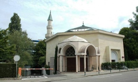 Masjid Jenewa, Swiss yang merupakan pusat masjid terbesar di Swiss.