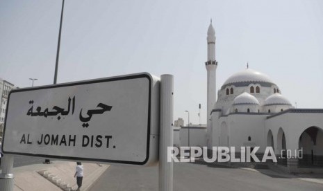  Masjid Jumat terletak tidak jauh dari Masjid Quba di Madinah, Arab Saudi. Masjid ini dibangun untuk memperingati lokasi Rasulullah pertama kali melaksanakan Shalat Jumat yang dahulunya adalah lembah bernama Wadi Ranuna. 