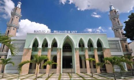 Masjid Kampus Universitas Negeri Yogyakarta (UNY) Al Mujahidin. Pasca-pandemi, Mahasiswa Kembali Ramaikan di Masjid Al Mujahidin UNY