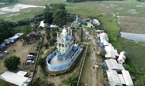 Masjid Kapal Bosok di Serang Banten