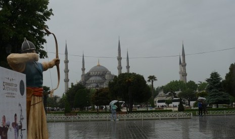 Masjid karya arsitek Mimar Sinan di Istambul, Turki.