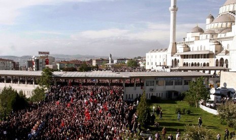 Turki Karantina Ribuan Warga Usai Tunaikan Umrah. Masjid Kocatepe di Kota Ankara, Turki.(EPA/STR)