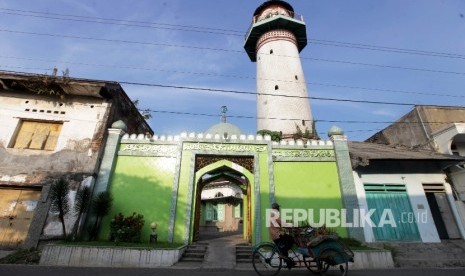 Masjid Layur merupakan salah satu bangunan kuno berupa masjid tua di kota Semarang ini disebut pula Masjid Menara Kampung Melayu