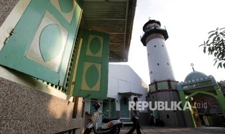 Masjid Layur merupakan salah satu bangunan kuno berupa masjid tua di kota Semarang ini disebut pula Masjid Menara Kampung Melayu.