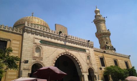 Masjid Nafisa di Kairo, Mesir.