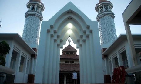 Masjid Nurul Barkah, Bandara Soekarno-Hatta, Tangerang, Banten.