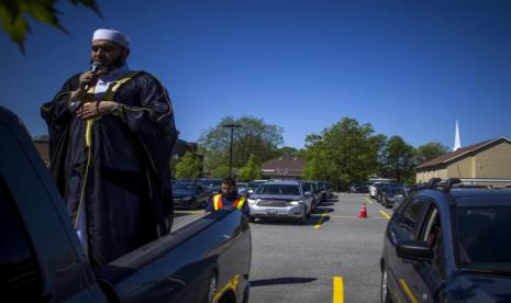 Masjid Ottawa melaksanakan sholat Idul Fitri dengan cara drive in.