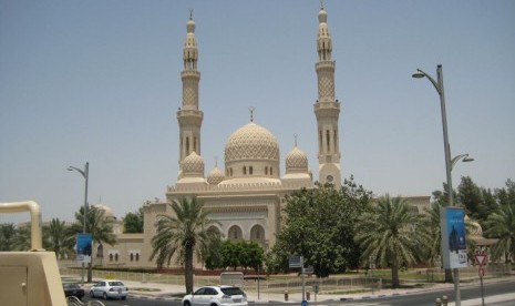 800 Masjid Dubai Gelar Sholat Istisqa Sebelum Sholat Jumat. Masjid Palm Jumeirah, Dubai, UAE.