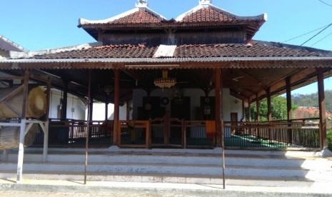 Masjid Pesantren Benda Kerep, Cirebon, peninggalan Mbah Soleh.