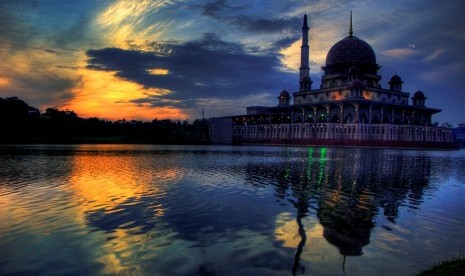 Masjid Putra di Putrajaya, Malaysia.