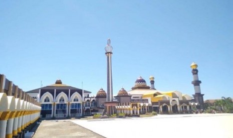 Kemenag: Kehidupan Umat Beragama di Bengkulu Kondusif. Masjid Raya Baitul Izzah, Bengkulu. Pemprov Bengkulu berencana menjadikan Baitul Izzah sebagai pusat peradaban Islam di Bengkulu