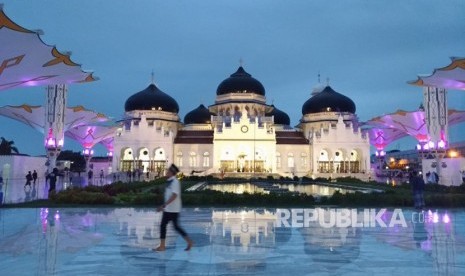 Perdamaian Aceh menjadi tanggung jawab semua pihak. Foto Masjid Raya Baiturrahman, Banda Aceh. 