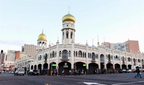 Dampak Serangan 9/11 Bagi Muslim Afrika Setelah Dua Dekade. Foto: Masjid Raya Greey Street di Afrika Selatan. Masjid ini Senin (24/8) terbakar hebat. Masjid ini menjadi simbol perjuangan rakyat Afrika Selatan lepas dari politik apharteid. Berbagai tokoh penting pernah ke sini seperti Nelson Mandela, penyanyi Yusuf Islam (Cat Steven), hingga petinju legendaris Mohammad Ali.