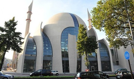 Masjid Raya Koln di Jerman.