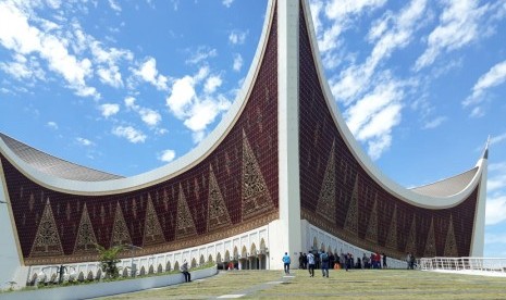 Tidak Terpuji, Korupsi Infak Masjid Raya Sumbar. FOto: Masjid Raya Sumbar