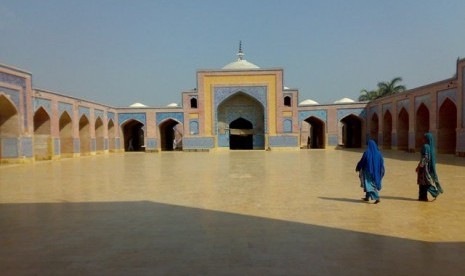 Para ulama di Pakistan menentang penutupan masjid saat wabah Covid-19. Masjid Shah Jahan di Distrik Thatta, Provinsi Sindh, Pakistan.