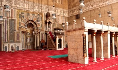 Masjid Sultan Hasan di Kairo, Mesir adalah salah satu warisan Dinasti Mamluk di bidang arsitektur.