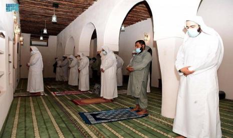 Masjid Syekh Abu Bakar Al-Ahsa Dibuka Setelah Renovasi. Masjid Syekh Abu Bakar Al-Ahsa di Arab Saudi kini kembali dibuka dan menerima jamaah. Masjid Abu Bakar adalah salah satu bangunan peninggalan tertua di lingkungan tua Al-Kut di Al-Hofuf, Gubernuran Al-Ahsa.