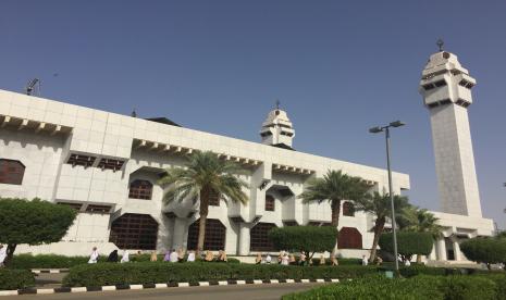 Jamaah Umroh Perdana Indonesia Miqat di Tanim. Masjid Tanim atau yang juga dikenal dengan Masjid Aisyah