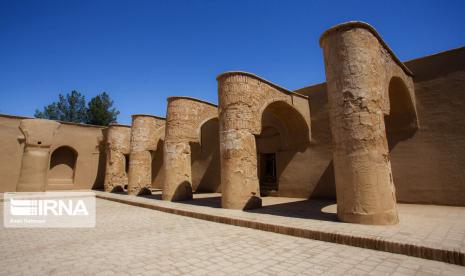 Masjid Tarikhaneh, masjid tertua di Iran.