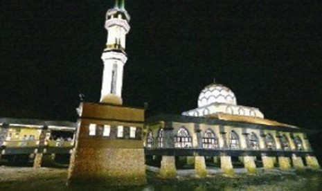  Negara Bagian Perlis Malaysia Kembali Buka 12 Masjid. Foto ilustrasi: Masjid Terapung Kuala Perlis