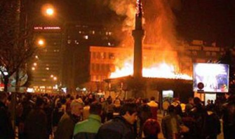 Turki mengingatkan Yunani agar menghentikan anti-Islam.  Masjid terbakar di Siprus