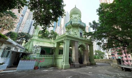 Masjid tertua di Hong Kong, Masjid Jamia di Shelley Street di Central yang dibangun sekitar tahun 1915.