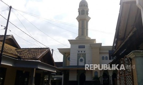 Masjid tertua di Malang, Masjid At-thohiriyyah atau Mbah Thohir di Jalan Bungkuk, Singosari Kabupaten Malang. Bangunan yang juga dikenal dengan Masjid Bungkuk ini menjadi saksi sejarah perkembangan Islam di Malang. 